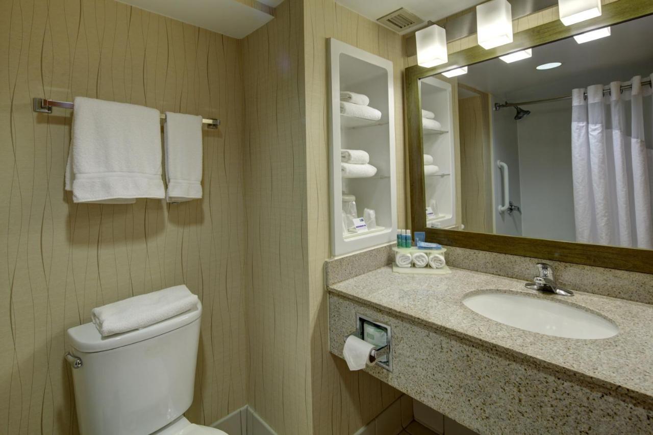 Holiday Inn Express Hotel & Suites Emporia By Ihg מראה חיצוני תמונה