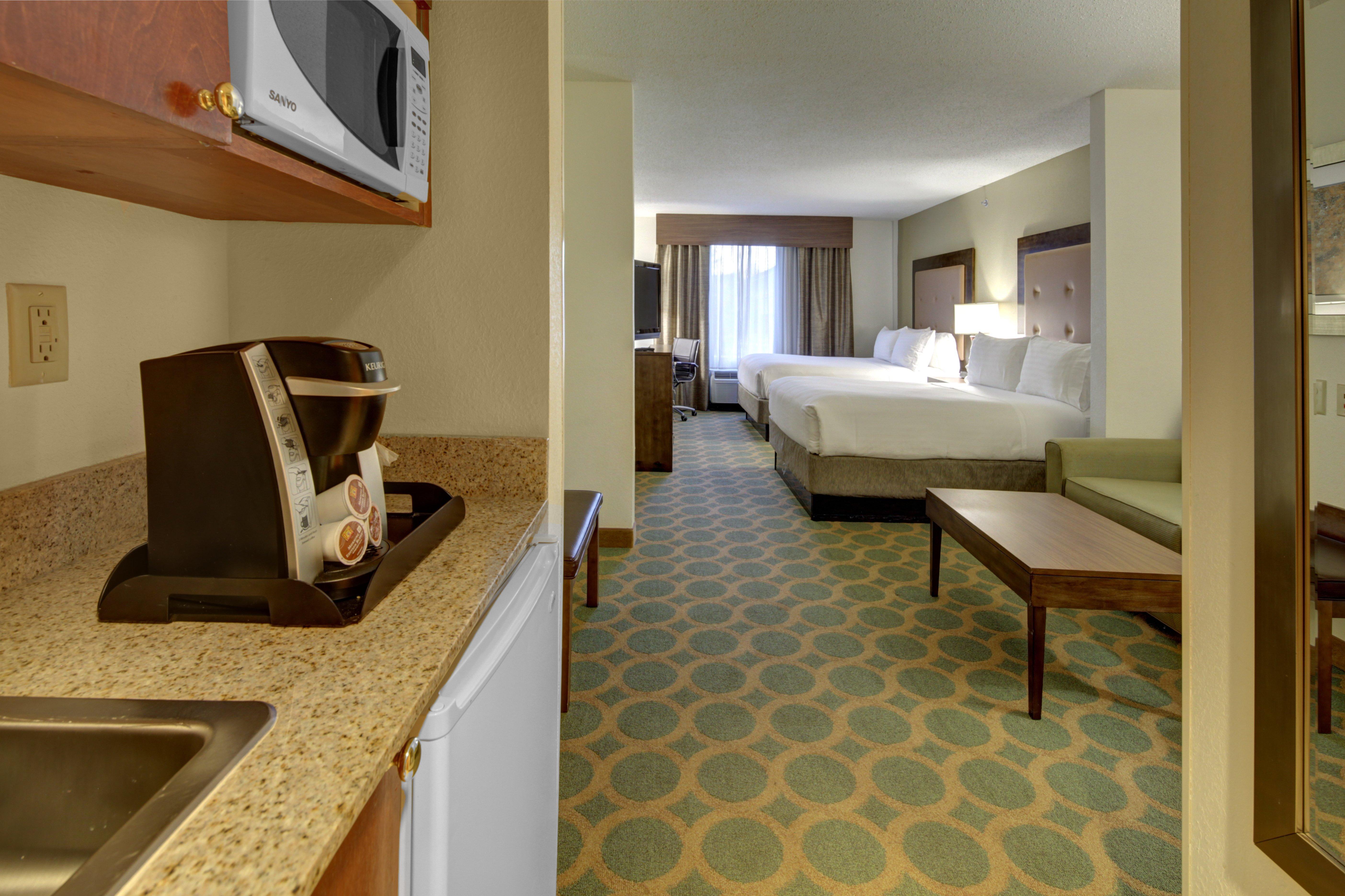 Holiday Inn Express Hotel & Suites Emporia By Ihg מראה חיצוני תמונה