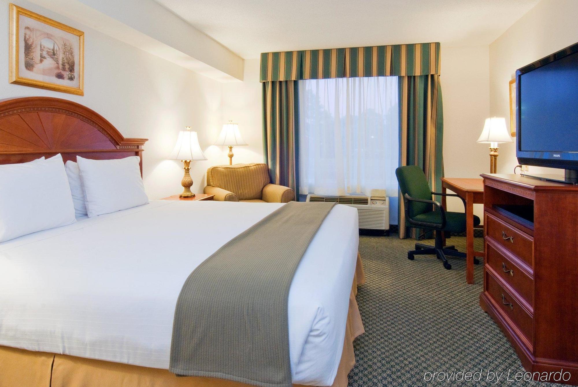 Holiday Inn Express Hotel & Suites Emporia By Ihg חדר תמונה