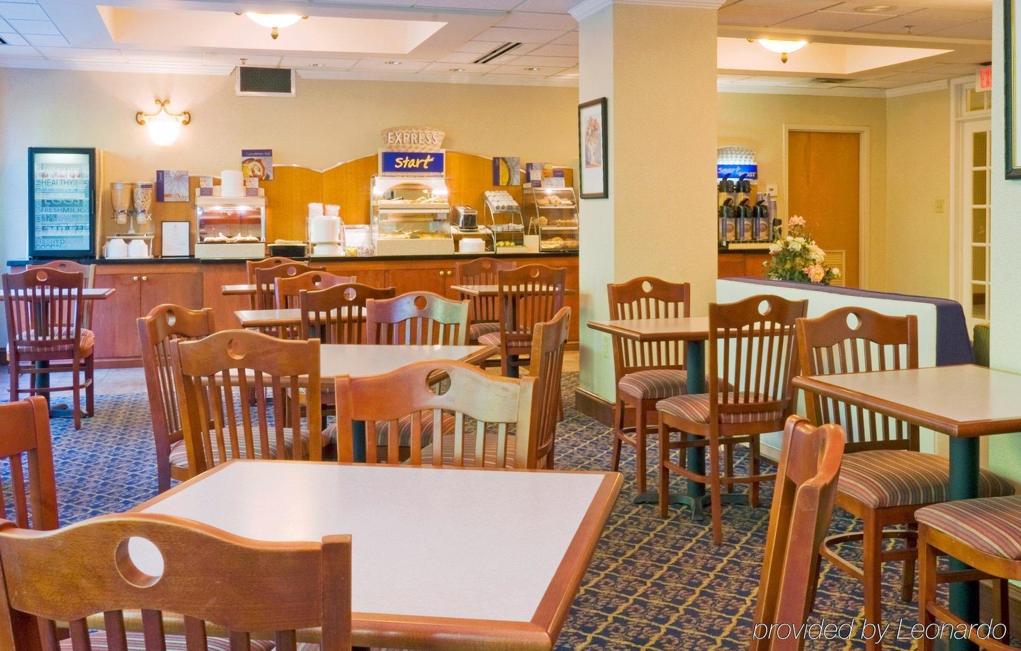 Holiday Inn Express Hotel & Suites Emporia By Ihg מראה חיצוני תמונה