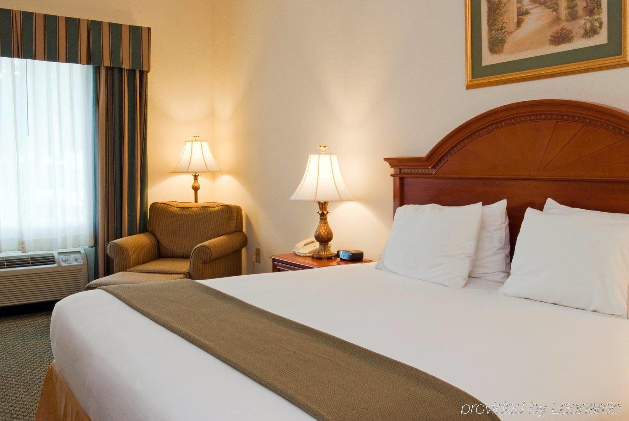 Holiday Inn Express Hotel & Suites Emporia By Ihg חדר תמונה