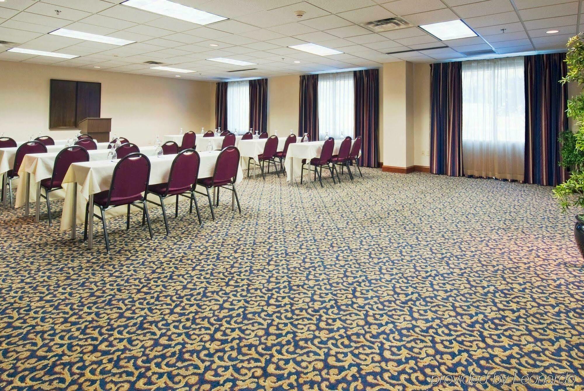 Holiday Inn Express Hotel & Suites Emporia By Ihg מראה חיצוני תמונה