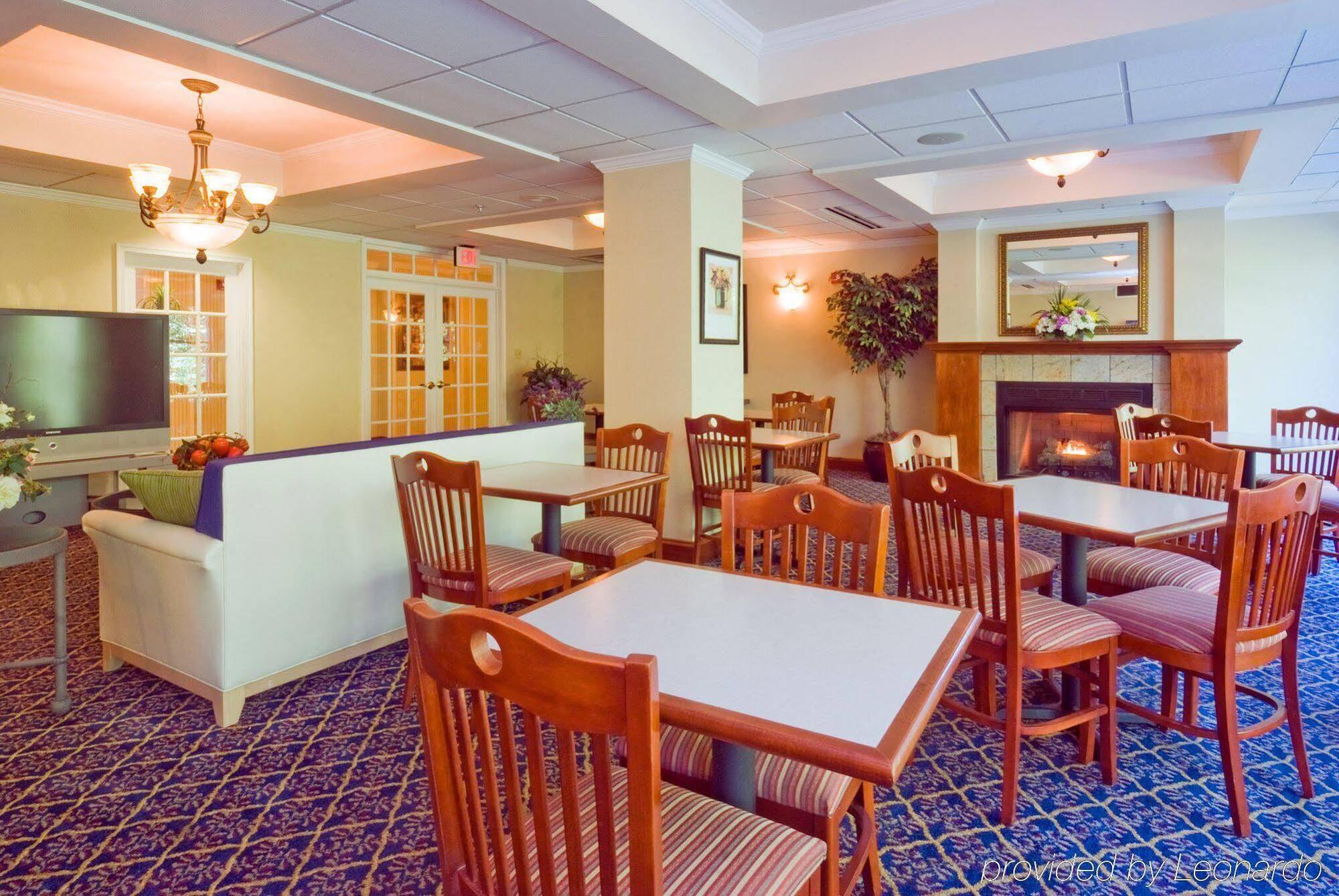 Holiday Inn Express Hotel & Suites Emporia By Ihg מראה חיצוני תמונה