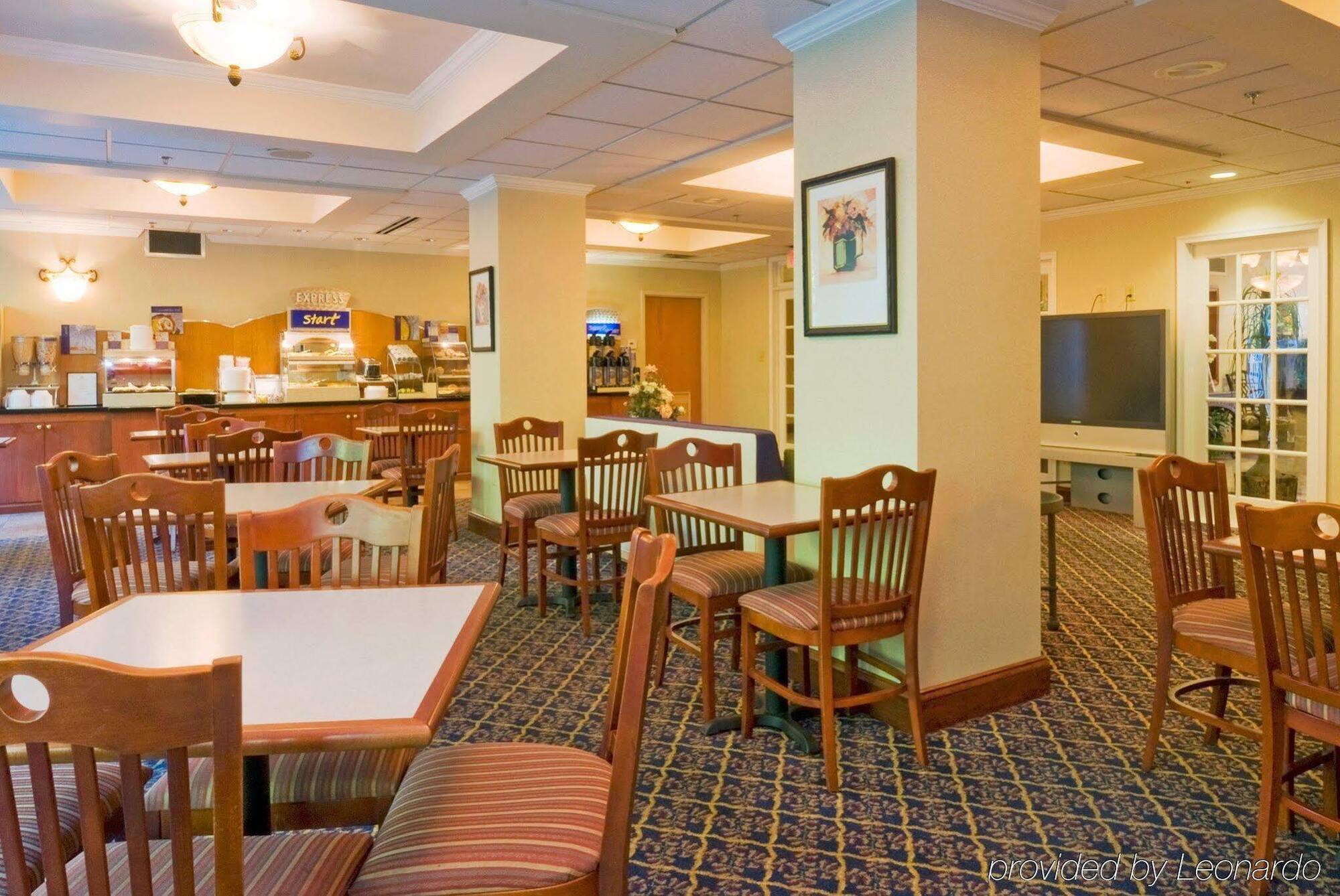 Holiday Inn Express Hotel & Suites Emporia By Ihg מראה חיצוני תמונה