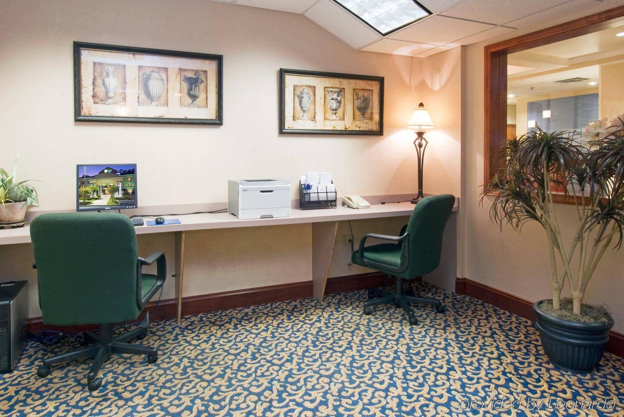 Holiday Inn Express Hotel & Suites Emporia By Ihg מראה חיצוני תמונה