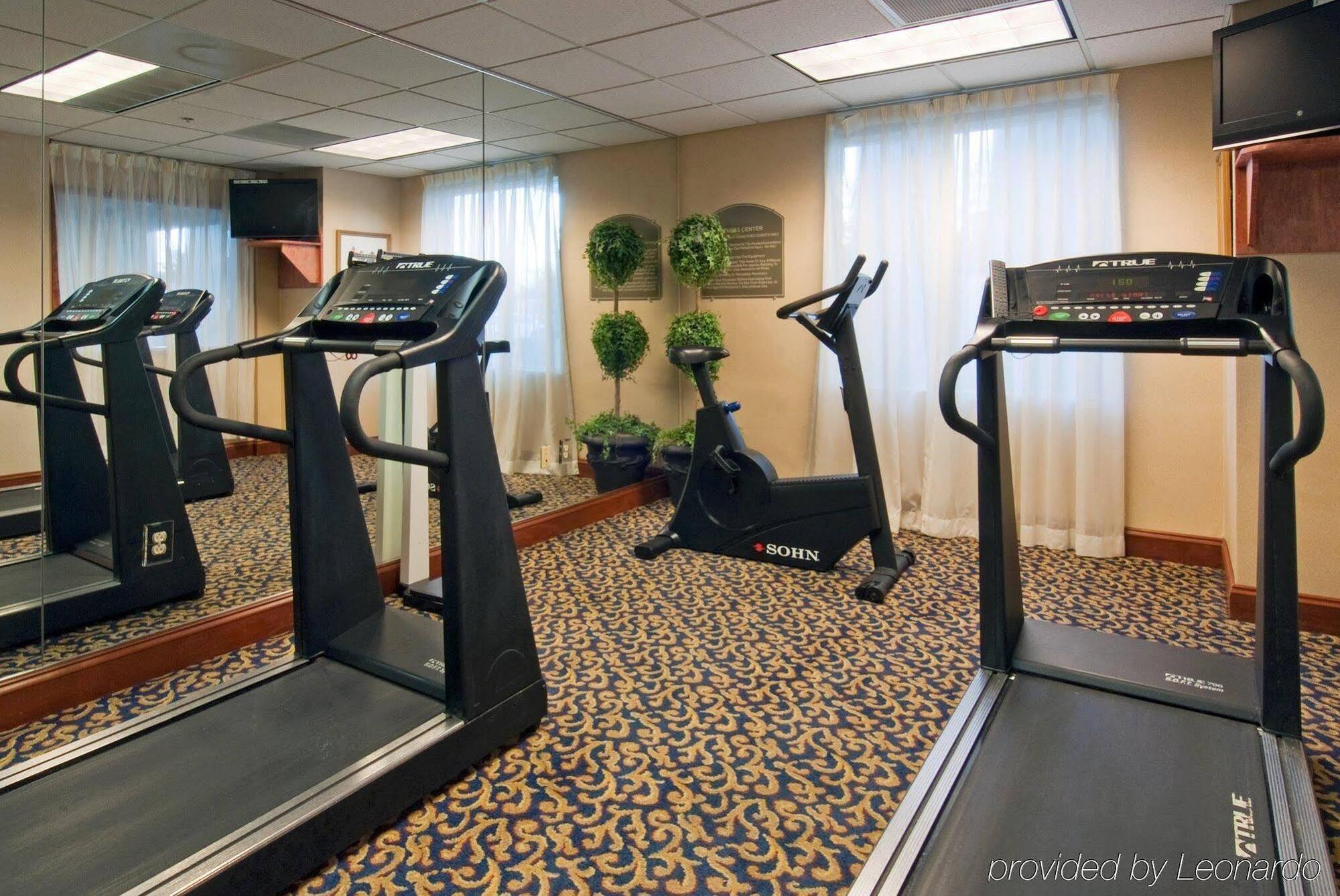 Holiday Inn Express Hotel & Suites Emporia By Ihg מראה חיצוני תמונה